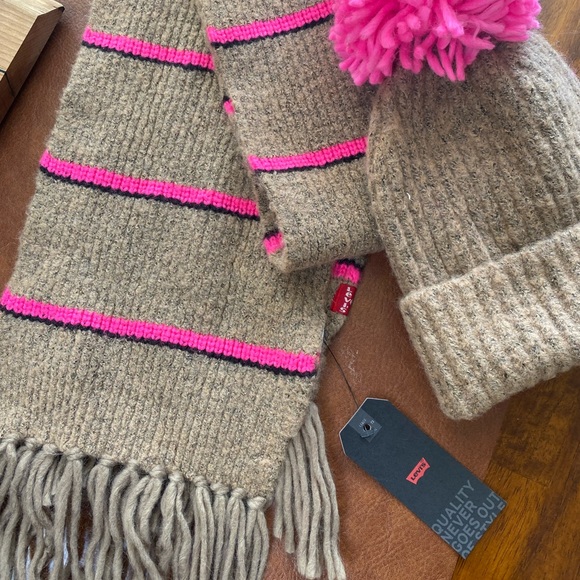 Levi’s matching winter set - Picture 2 of 4